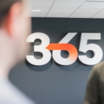 365 logo met Nathan