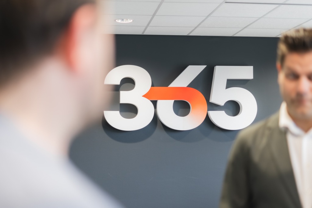 365 logo met Nathan