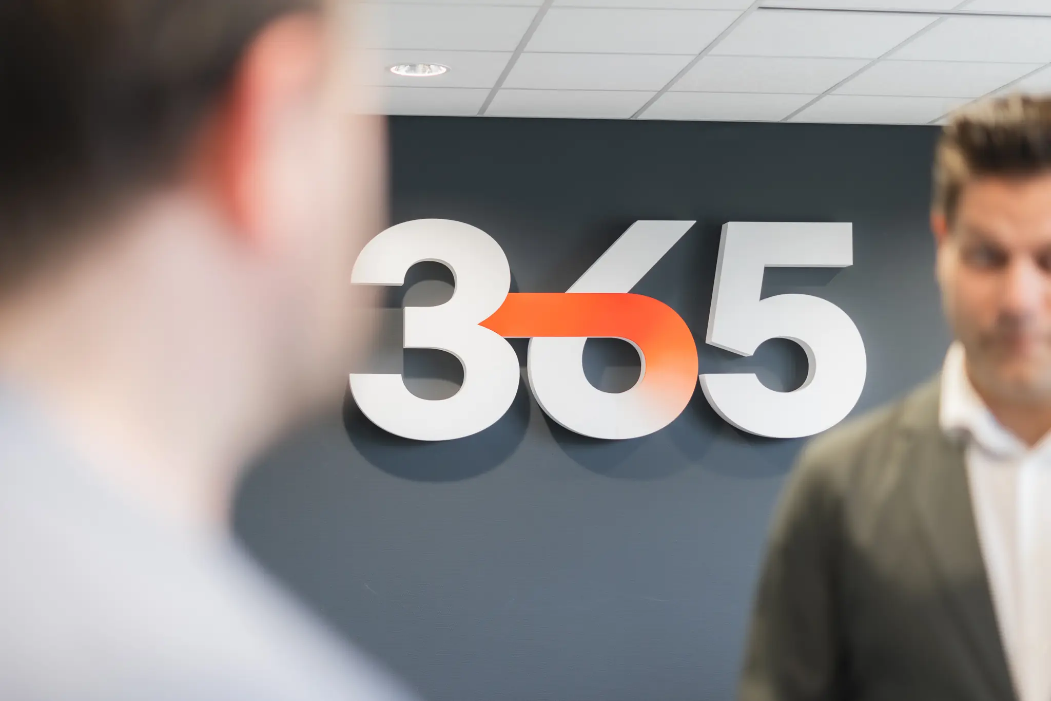 365 logo met Nathan